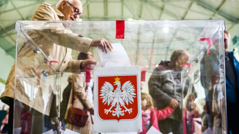 Polonia, în alertă maximă: Avertismente privind interferența Rusiei în alegeri și atacuri hibride