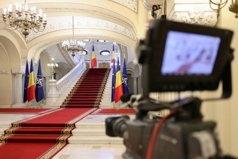 TVR organizează dezbaterea decisivă a alegerilor prezidenţiale la Palatul Cotroceni