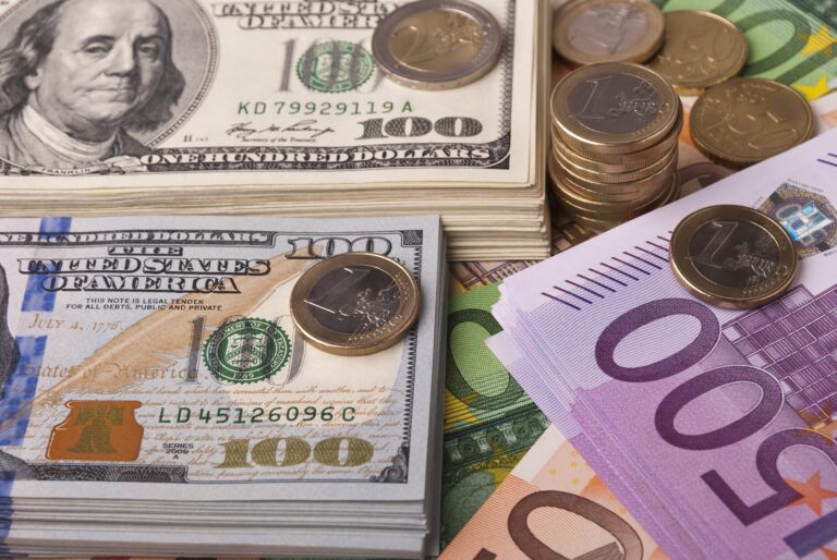 ȘOC la graniță! 1,4 milioane de dolari, ascunși pe corp! Un cuplu a fost prins cu banii lipiți de piele!