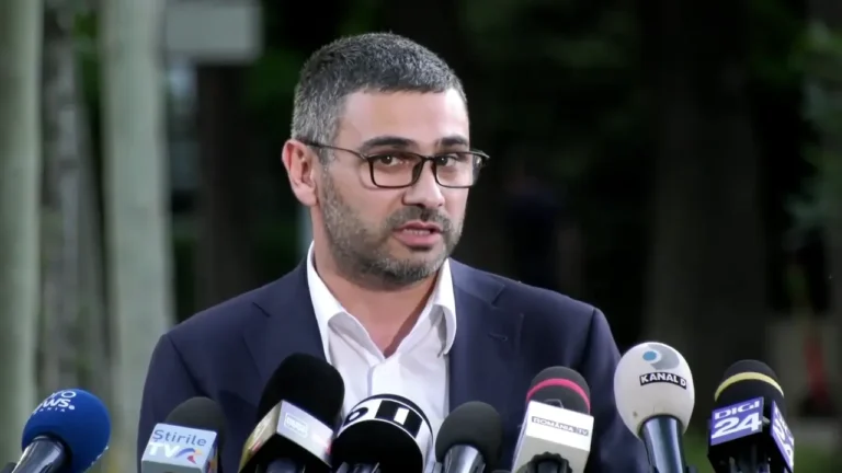 Florin Manole, ironii către Siegfried Mureșan pe Legea salarizării: „Sigur nu e pe plajă. Mi-e greu să cred că acum e în concediu şi bea o cafea”