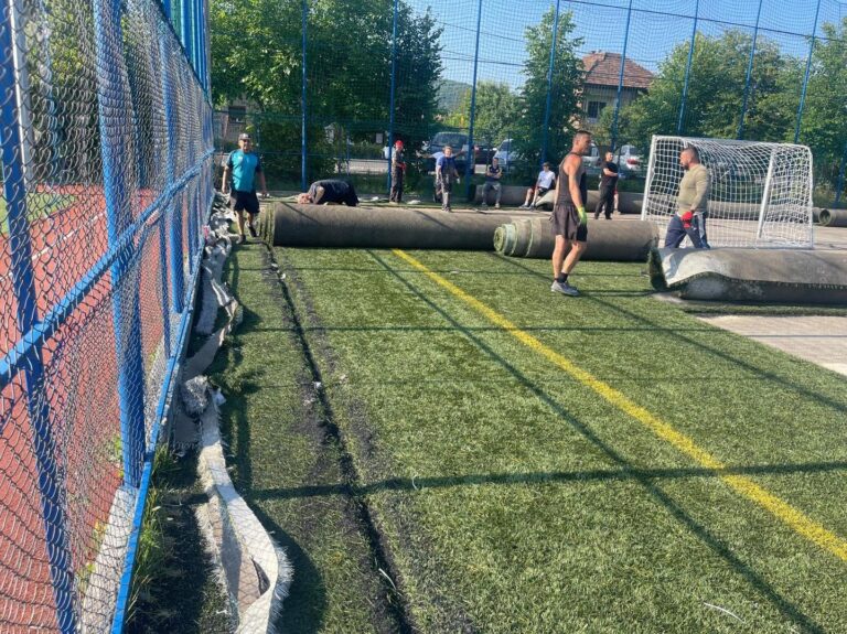 Se schimbă COMPLET gazonul de pe stadion la Floreşti! Primarul Pivariu: „Vrem performanță, nu glezne rupte!”