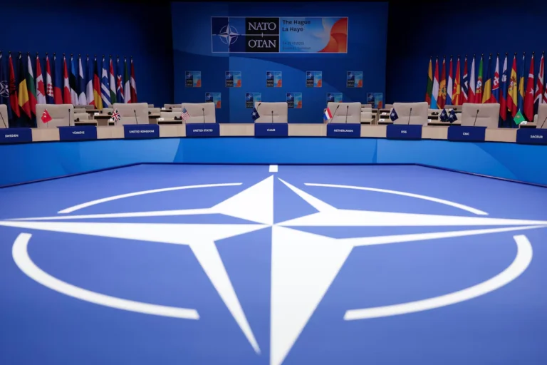 NATO: Cheltuieli de 5% din PIB pentru apărare până în 2035. Europa, între presiunea militară și războiul comercial