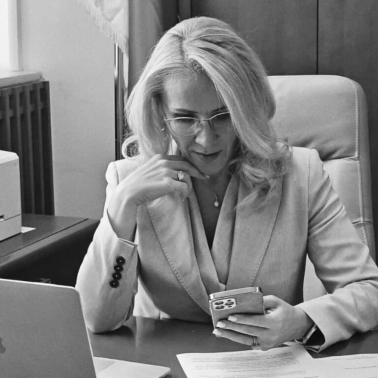 Bruynseels: „Bilet de 100 de lei, artistul ia 15!” – Noua taxă pe cultură face ravagii în lumea spectacolelor