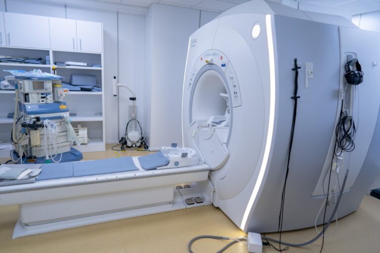 Durerea, vizibilă pe ecran. Medicii de la Iași „scanează” suferința pacienților oncologici