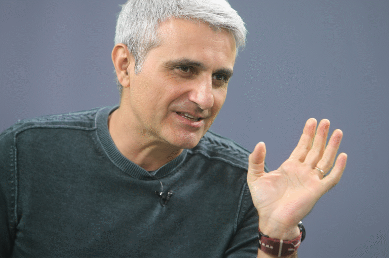 Turcescu, atac dur la guvern: „Ați băgat țara în rahat! Mars acasă!”