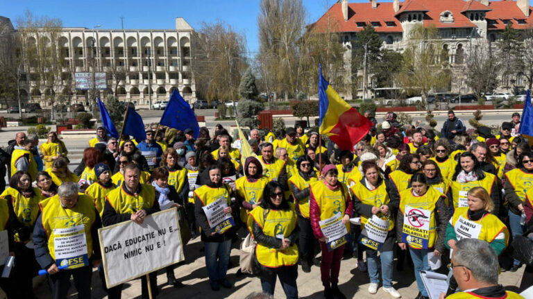 Negocieri boicotate de sindicatele din Educație pe Legea salarizării: „Nu vom gira un simplu exerciţiu de imagine al Guvernului”