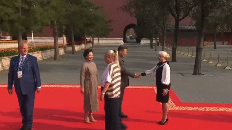 Adrian Năstase și Viorica Dăncilă, la parada militară din Beijing