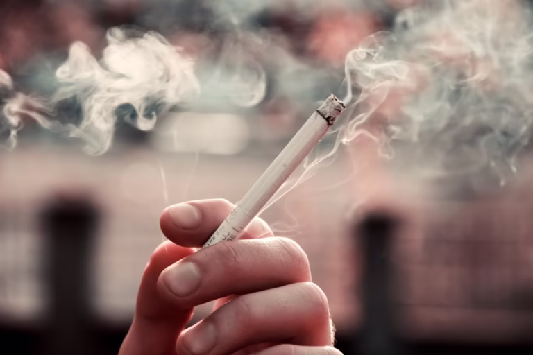 UE vrea să interzică țigările cu filtru și țigările electronice: măsuri radicale pentru o Europă fără fumători