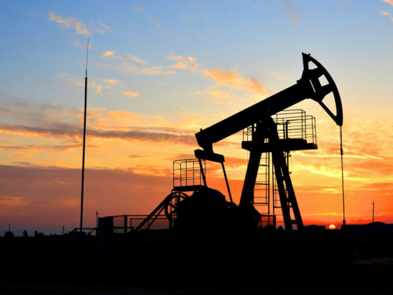 China suspendă importurile de petrol rusesc după sancțiunile SUA împotriva Rosneft și Lukoil