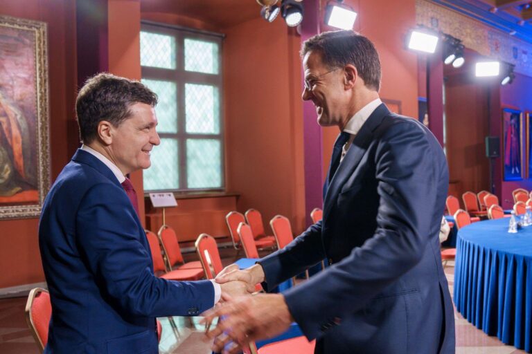 Nicușor Dan se întâlnește cu noul Secretar General NATO, Mark Rutte, la Cotroceni pe 5 noiembrie