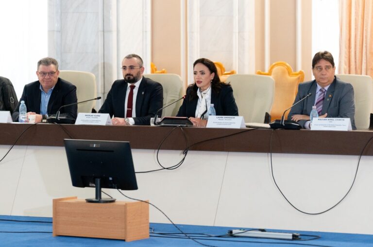 Audieri tensionate la Parlament în cazul alegerilor prezidențiale anulate. AEP și MAI au lipsit de la evenimentul „Democrația la judecată”
