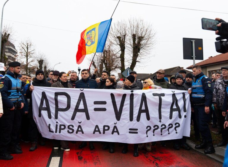 Protest la Curtea de Argeș. George Simion: „România este condusă de o guvernare incompetentă și incapabilă să aibă grijă de cetățeni”