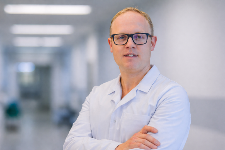 Dr. Vlad Schitcu, urolog la Institutul Oncologic din Cluj-Napoca: „Cancerul nu mai este o sentință. Dar timpul face diferența”