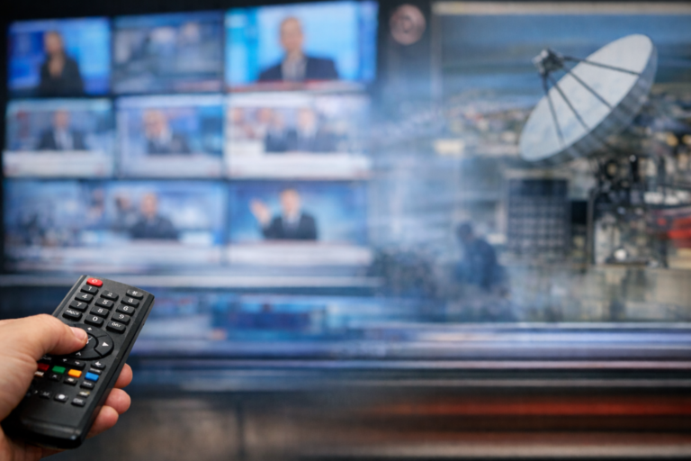 Consumul de televiziune rămâne puternic în România. Posturile de știri își consolidează poziția într-o piață dominată de televiziunile generaliste