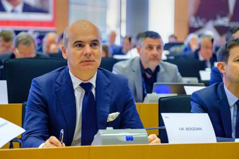 Rareș Bogdan: „400.000 de migranți refuză să plece. Este inacceptabil!”