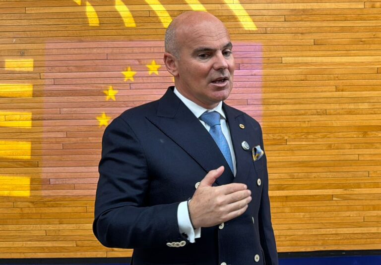 VIDEO | Criza guvernamentală adâncește prăbușirea economică. Rareș Bogdan: „Ilie Bolojan s-a legat de scaun la Palatul Victoria. Singurul câștigător este AUR, care a depășit 40% în sondaje”