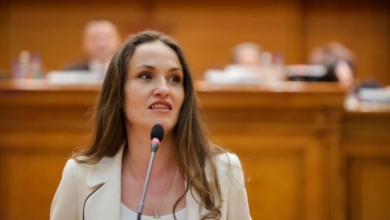 Mesaj dur după consultări: Oana Țoiu avertizează că USR nu va ceda în fața „puterii fără responsabilitate”
