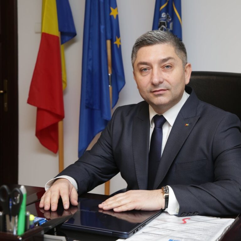 Crin Antonescu îl dă exemplu pe Alin Tișe în atacul la adresa conducerii PNL: „Nu l-am văzut pe Alin Tișe bătându-și joc de istoria partidului”