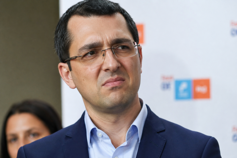 Vlad Voiculescu șterge un hashtag obscen la adresa PSD după o postare pe Facebook