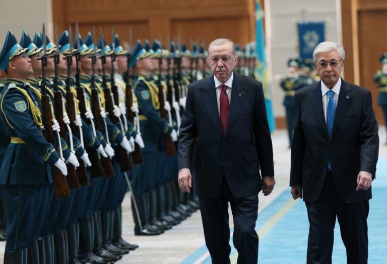 Erdoğan și Tokayev semnează un parteneriat strategic extins: Turcia și Kazahstanul vor să tripleze schimburile comerciale