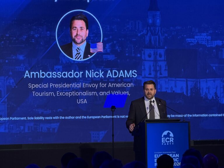 Nick Adams, la un eveniment al conservatorilor europeni la Cluj: „Românii și europenii ar trebui să descopere America libertății și oportunităților”