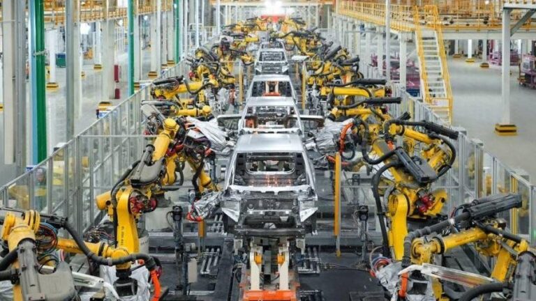 China domină piața mașinilor electrice, dar SUA blochează accesul producătorilor chinezi