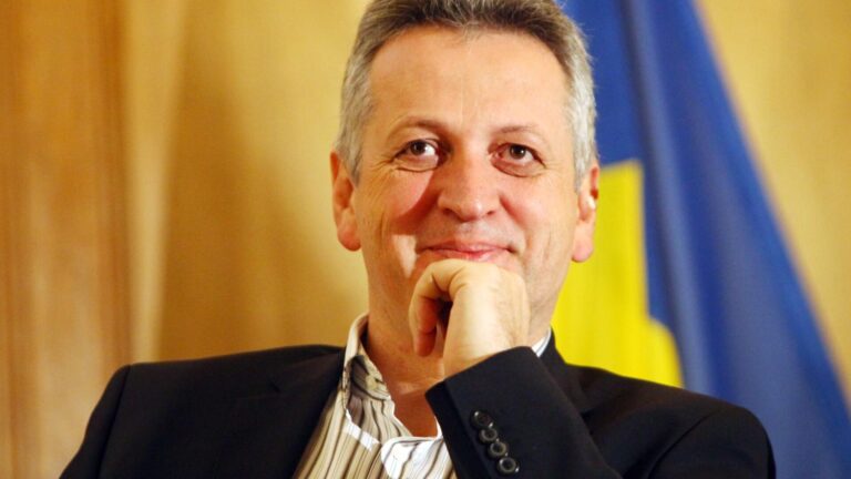 Fostul ministru Relu Fenechiu, condamnat penal, sare la gâtul lui Cătălin Predoiu și se aliniază cu Ilie Bolojan
