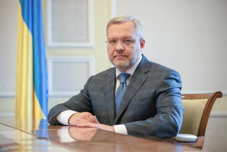 Cauțiune de 3,6 milioane de dolari pentru un fost ministru ucrainean. Și noi mai trimitem bani? O întrebare pe care mulți și-o pun
