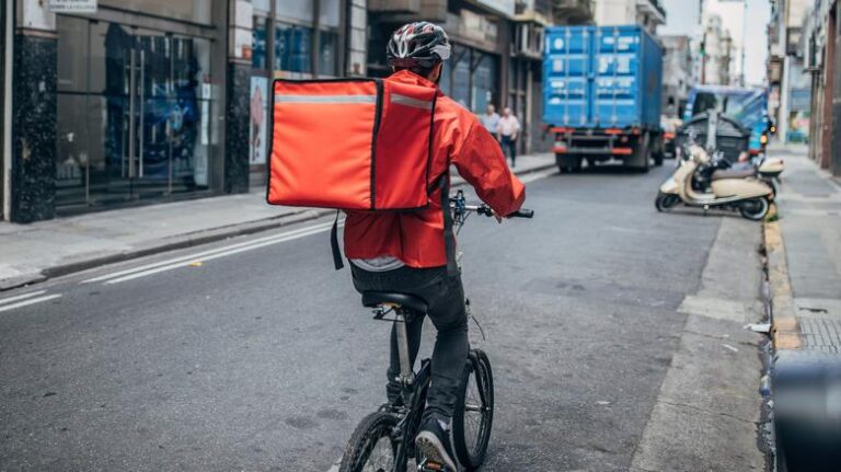 ANAF a destructurat o rețea de evaziune fiscală din domeniul food delivery. Prejudiciul depășește 23 de milioane de lei