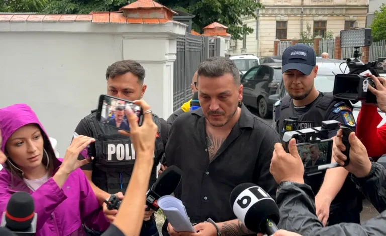 Influencerul Makaveli, adus în cătușe la Parchetul General. Este cercetat într-un dosar de evaziune fiscală