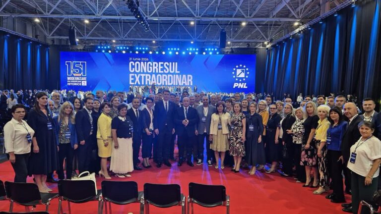 Daniel Buda, primul mesaj după alegerea lui Ilie Bolojan. Absența lui Emil Boc de la congres a atras atenția – POZǍ DE GRUP