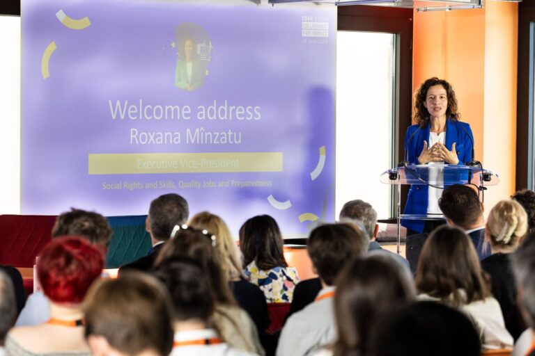 Roxana Mînzatu: Elevii europeni trebuie să înțeleagă inteligența artificială, nu doar să o folosească. UE lansează un ghid comun pentru școli
