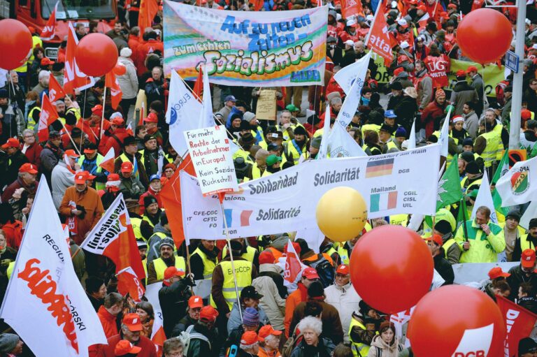 Raportul Confederației Internaționale a Sindicatelor avertizează: Drepturile lucrătorilor se deteriorează în Europa, iar dialogul social este sub presiune