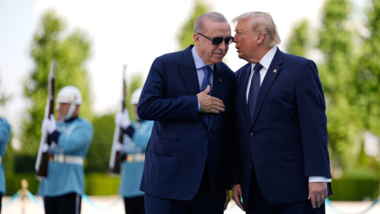 Summitul NATO de la Ankara începe sub presiunea tensiunilor cu SUA și a majorării cheltuielilor pentru apărare