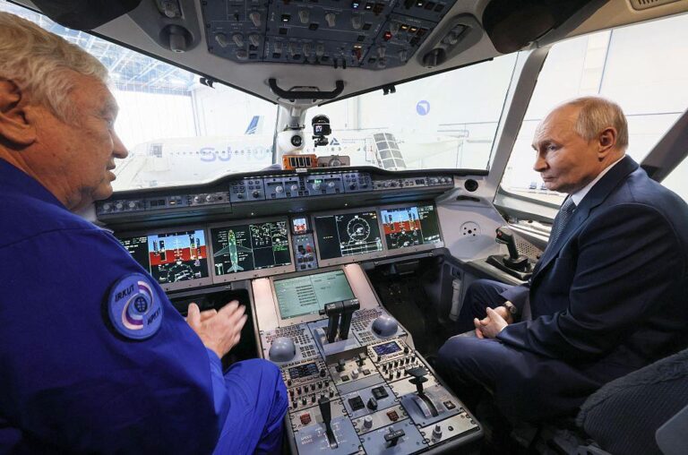 Putin prezintă noul avion MS-21, în timp ce proiectul continuă să fie afectat de întârzieri și costuri uriașe