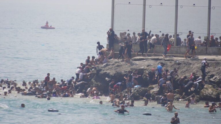 UE acordă Spaniei 115 milioane de euro pentru gestionarea crizei migranţilor în Ceuta