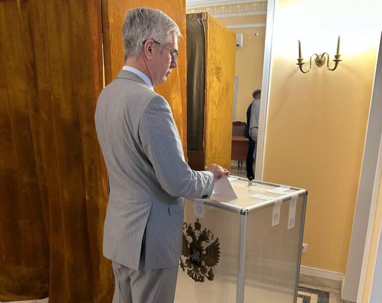 Ambasadorul Rusiei a votat la București în ultima zi a alegerilor pentru Duma de Stat