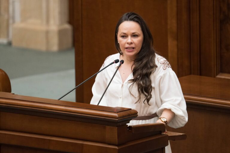 Cristina Dumitrescu (senator AUR): „Oana Țoiu face teoria „milkshake-ului”, în timp ce relația României cu Washingtonul rămâne fără rezultate la nivel înalt”
