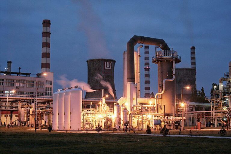 Petrotel-Lukoil vrea să repornească rafinăria de la Ploiești. Compania a cerut o derogare de la sancțiunile SUA