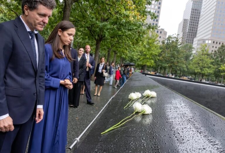 Nicușor Dan a depus flori la Memorialul 9/11: „România va continua să sprijine ferm Statele Unite”